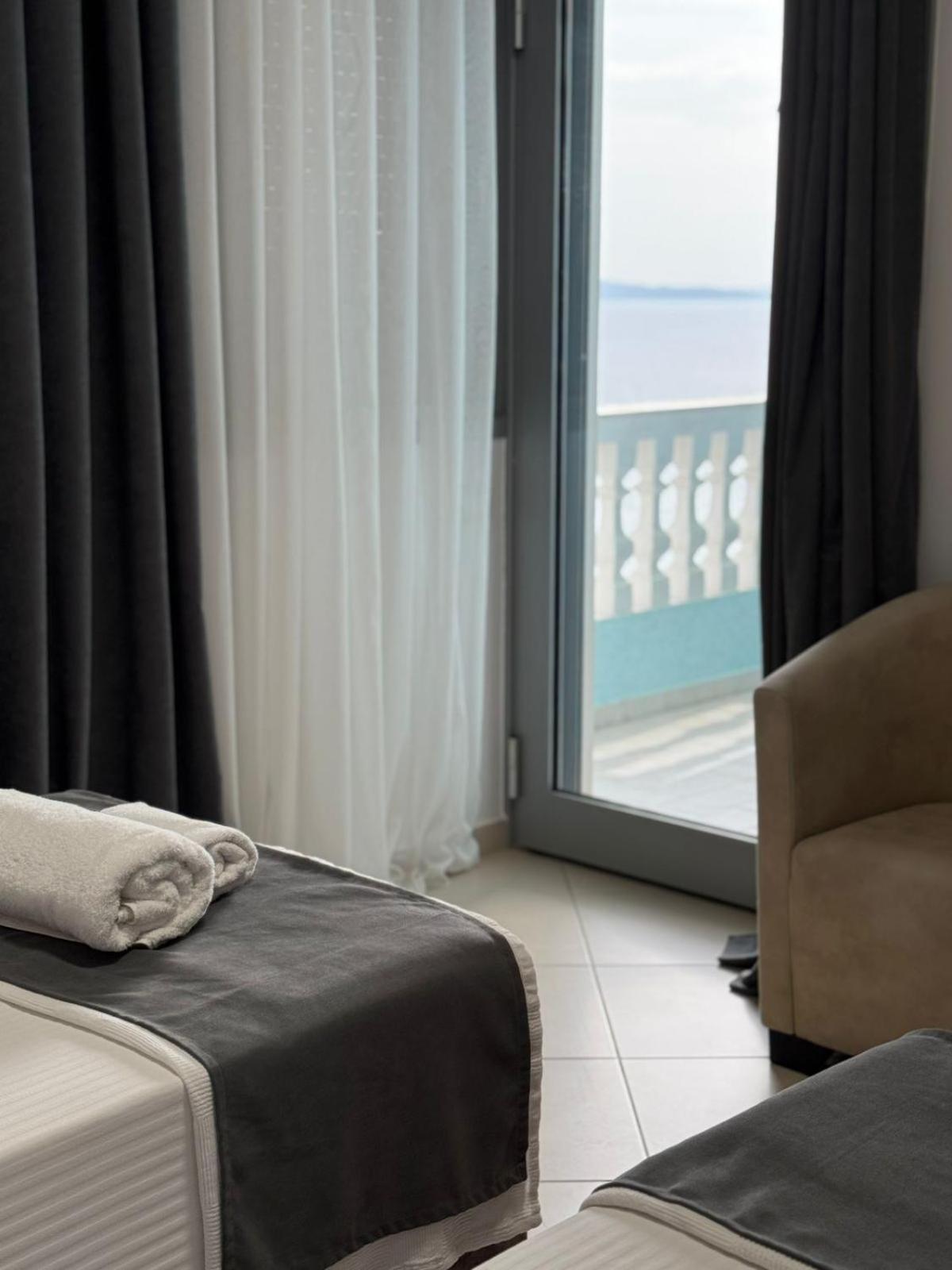 Hotel Abedini Саранде Екстериор снимка