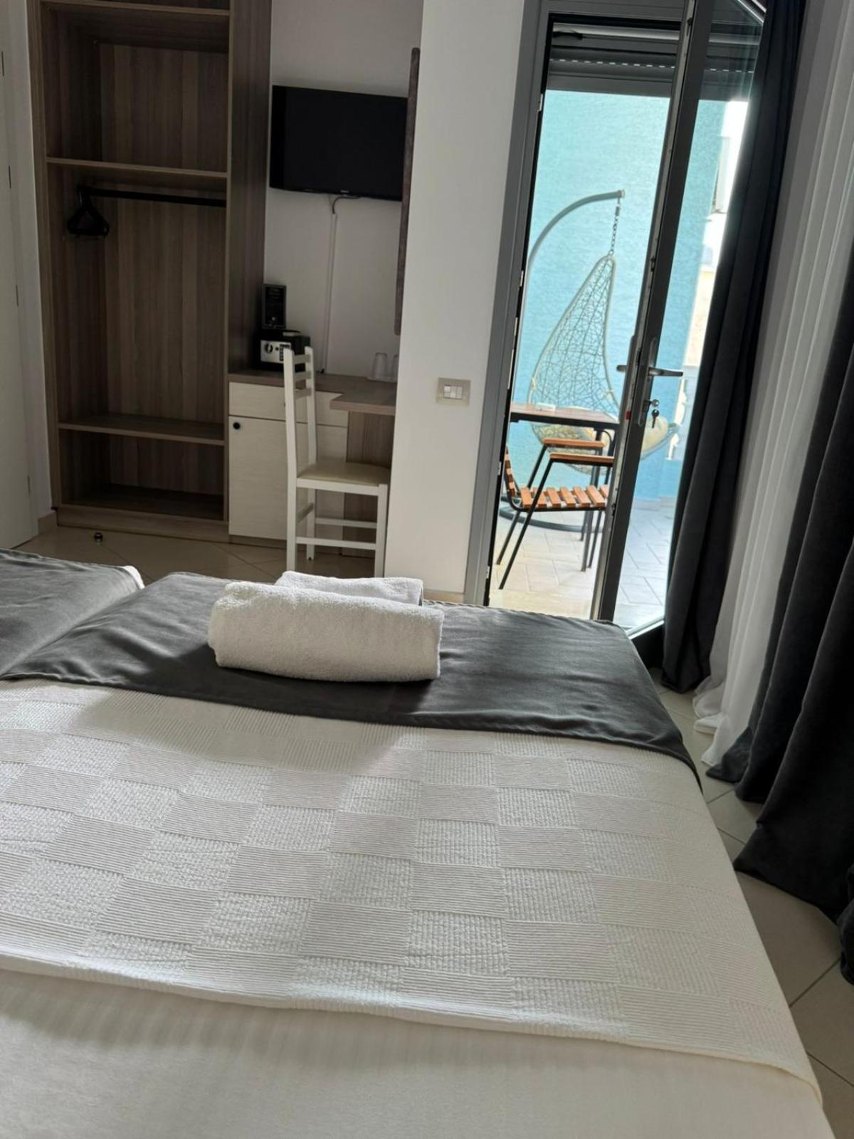 Hotel Abedini Саранде Екстериор снимка