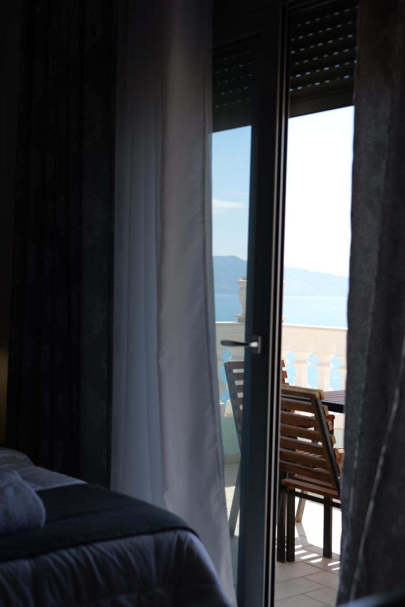 Hotel Abedini Саранде Екстериор снимка