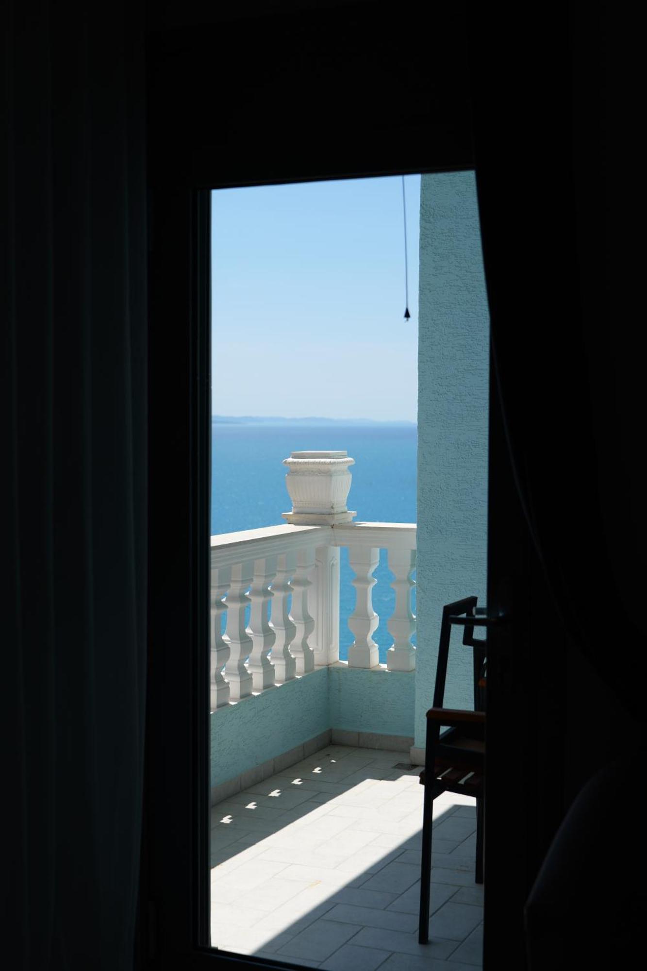 Hotel Abedini Саранде Екстериор снимка