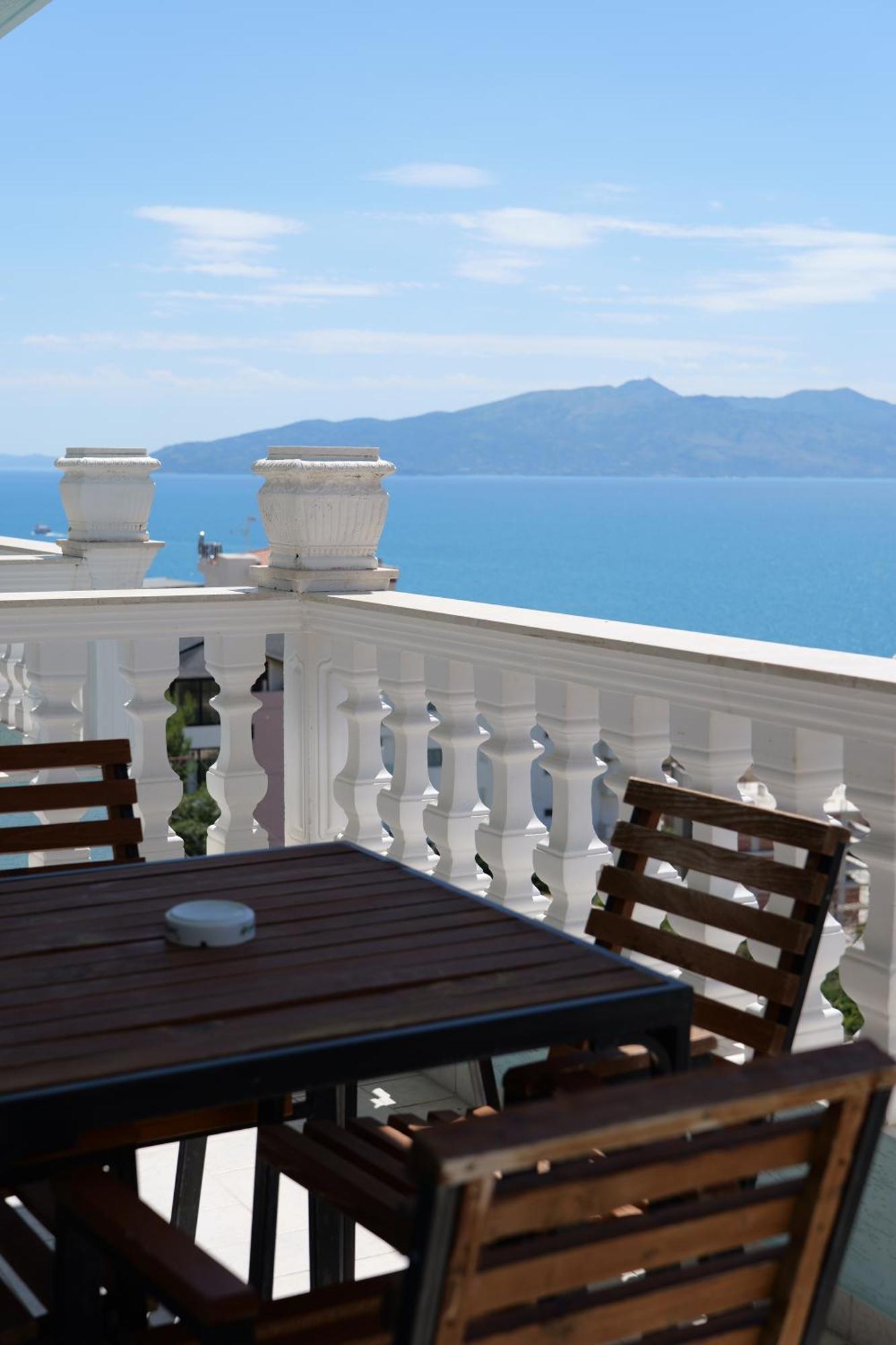 Hotel Abedini Саранде Екстериор снимка