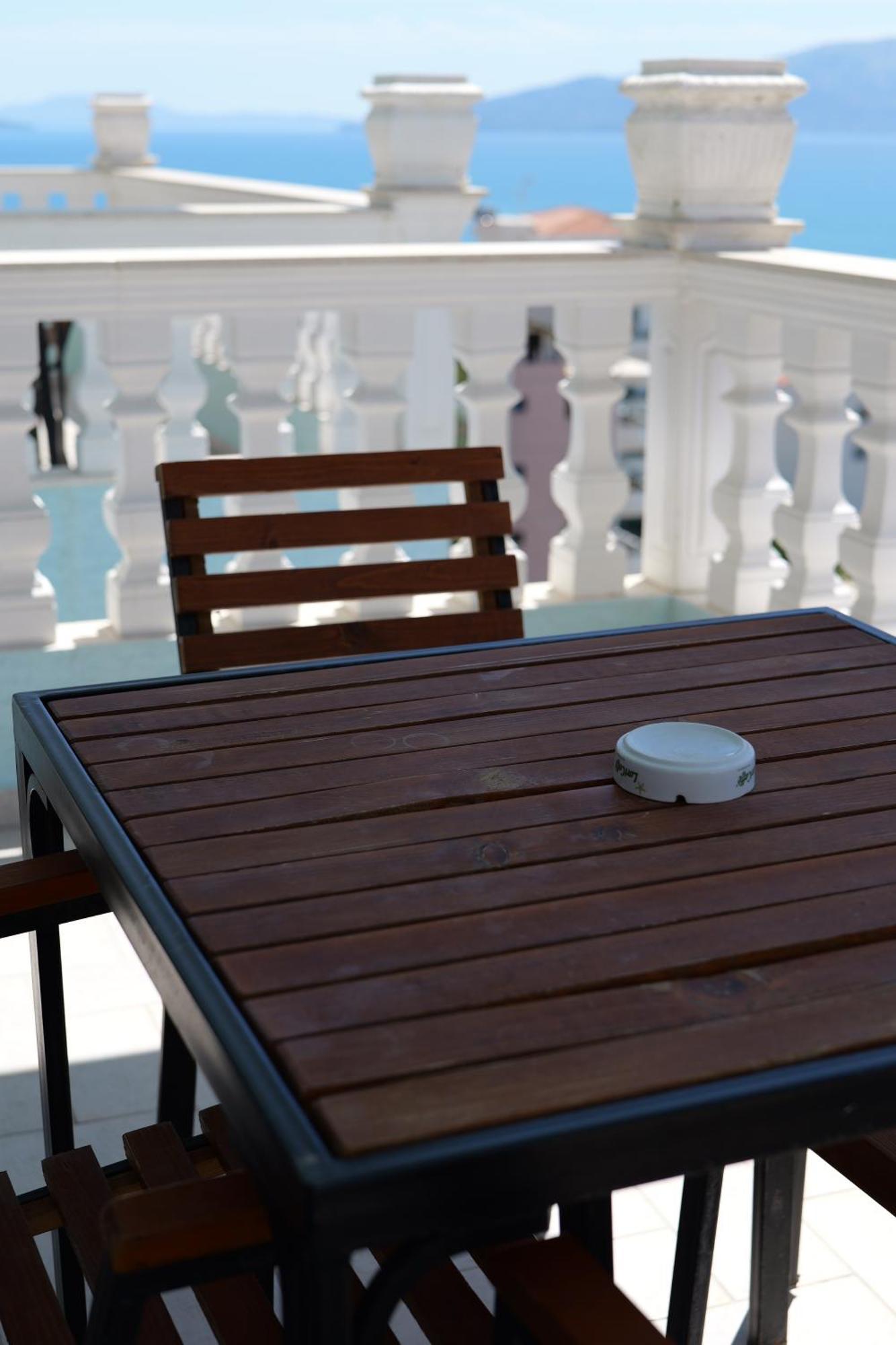 Hotel Abedini Саранде Екстериор снимка